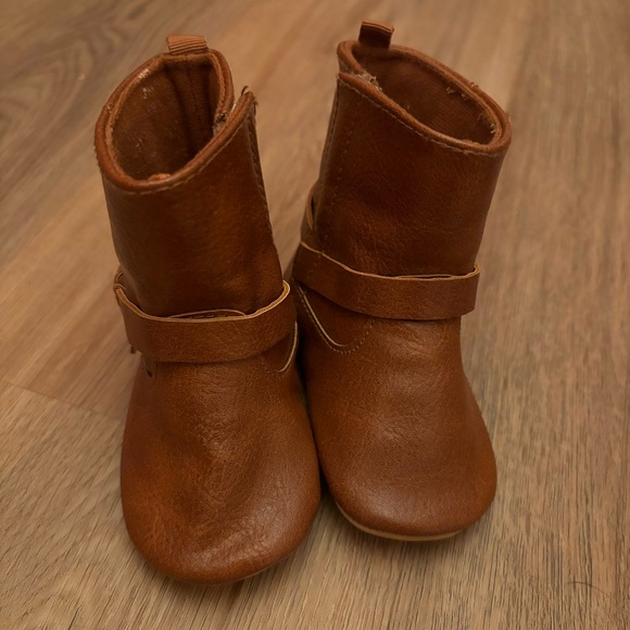 Old Navy Faux Leather Boots Brown Baby Girls Size 6-12m NWOT - Picture 4 of 8